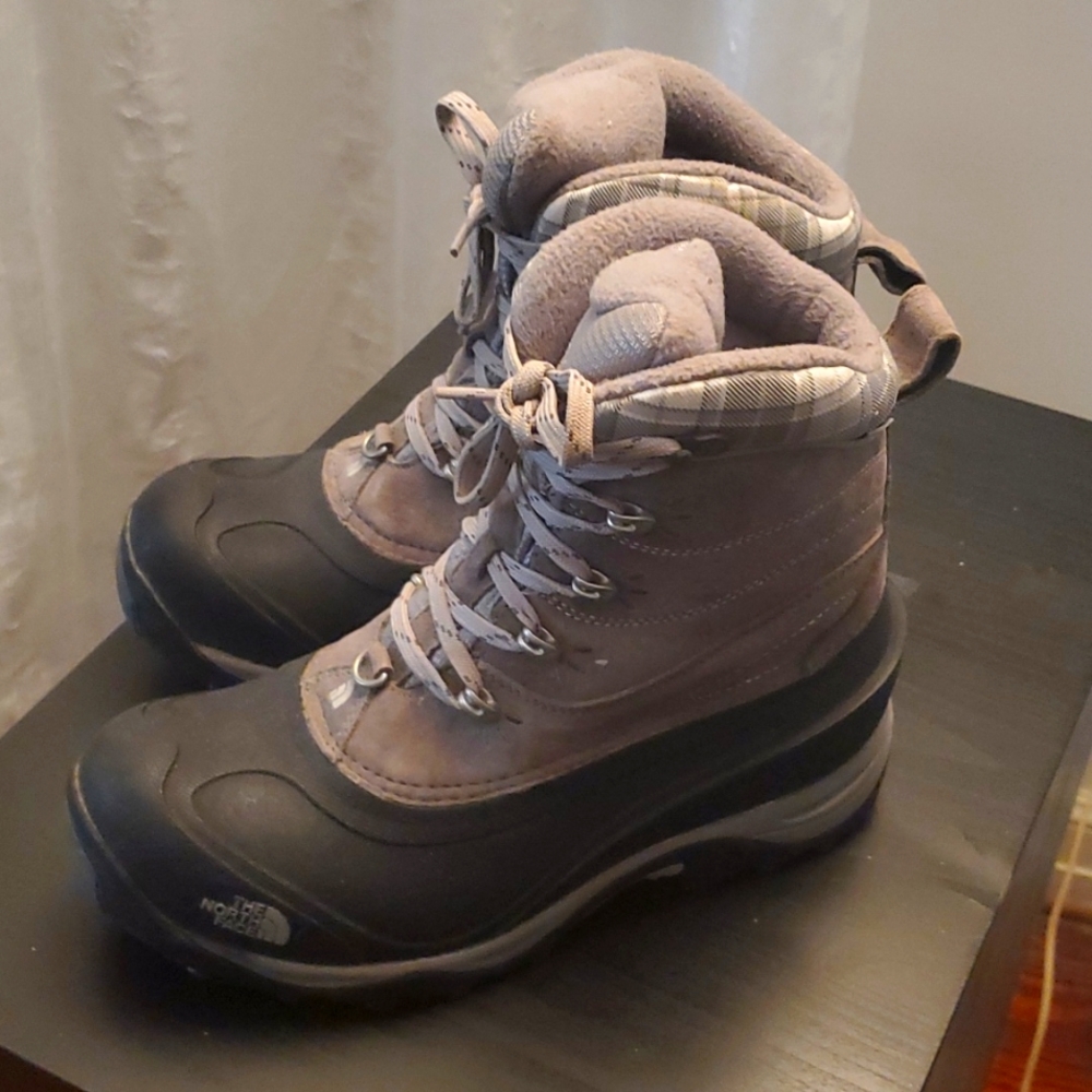 North face snow boots waterproof size 9